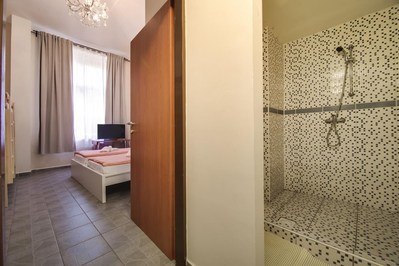 Aparthotel Zarra براغ الغرفة الصورة