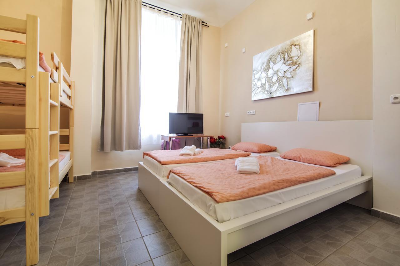 Aparthotel Zarra براغ الغرفة الصورة